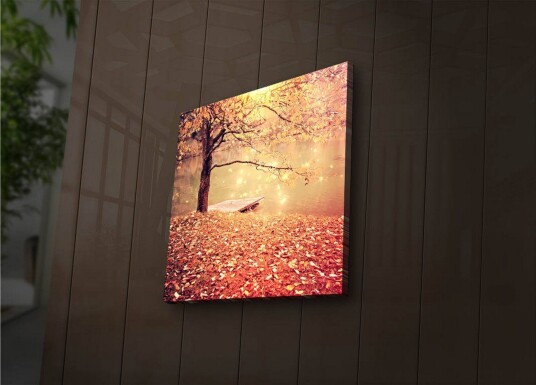Lerretsbilde med LED belysning 28x28 cm Vakker høstscene med et tre og en båt ved en speilblank innsjø Oransje / Gull / Brun