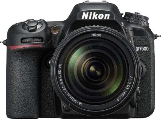 Nikon D7500 18-140mm VR