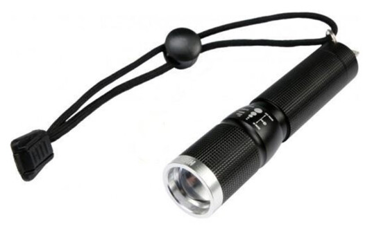 Yato YT-08571 Metall lommelykt med CREE LED - Vanntett (IP64), Zoom, 100 lm, 3 lysmoduser