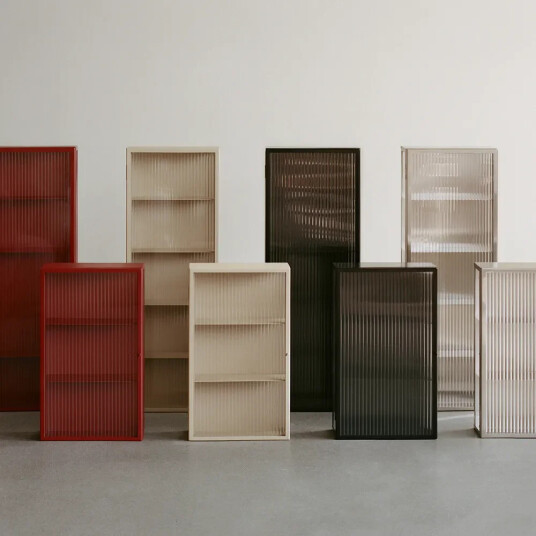 Ferm Living Baderomsskap Haze Tall Oxide Red Ferm Living Baderomsskap Haze Tall Oxide Red