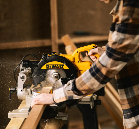 Dewalt Kapp Og Gjærsag 1400W Blad Diameter 216mm DWS774 Dewalt Kapp Og Gjærsag 1400W Blad Diameter 216mm DWS774