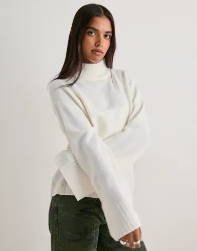 Nelly Hvit Wide Sleeve Polo Knit Sweater