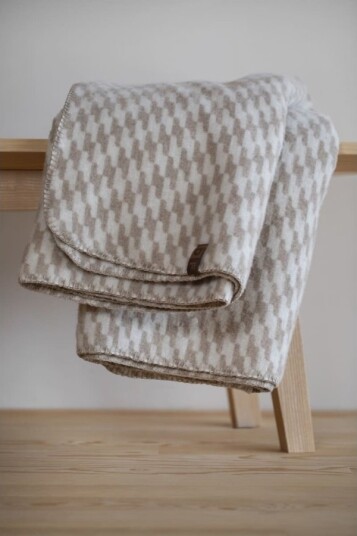 Fussenegger Merano Wool Blend Throw "Houndstooth" Ecru 160X200 Cm Fussenegger Merano Wool Blend Throw "Houndstooth" Ecru 160X200 Cm