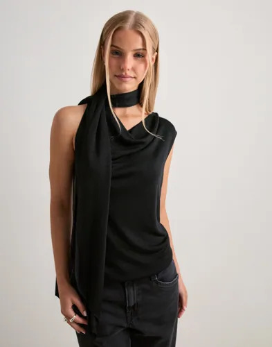 Malina Svart Donia Cowl Neck Scarf Detailed Malina Svart Donia Cowl Neck Scarf Detailed