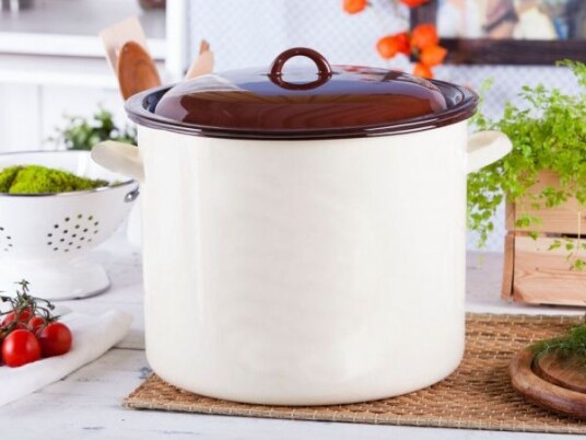 Altom Design Emaljegryte Med Lokk 14,2 L 28 Cm Cream/Mørk Midt Altom Design Emaljegryte Med Lokk 14,2 L 28 Cm Cream/Mørk Midt