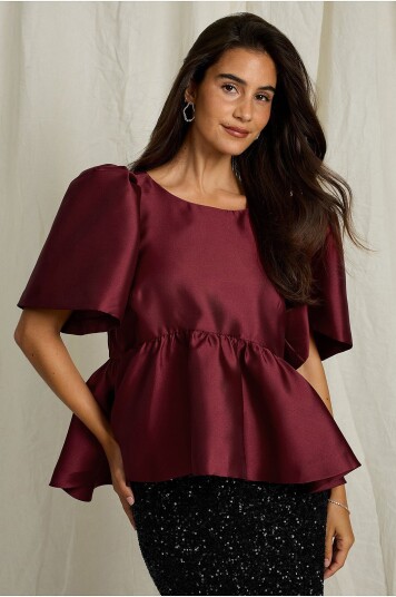 Joelle   Satengbluse med peplum   Rød