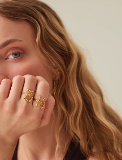 Maanesten H Alphabet Ring   Gold   53