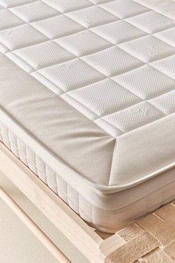 Jotex CANSADO skummadrass medium 90x200 cm Matt hvit 1518594-02-0 1689490-01-0 Jotex CANSADO skummadrass medium 90x200 cm Matt hvit 1518594-02-0 1689490-01-0