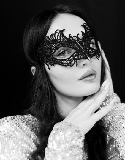 Partydeco Mystique – Elegant Svart Heklet Maskerade Maske 20x11 cm
