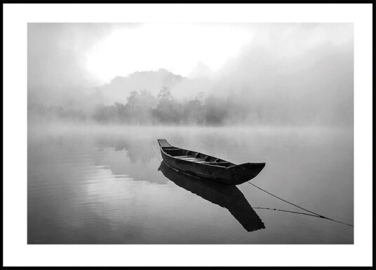 Mysterious Serenity in Foggy Waters plakat Plakat / 40x50cm
