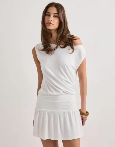 Nelly Hvit Soft Shoulder Mini Dress