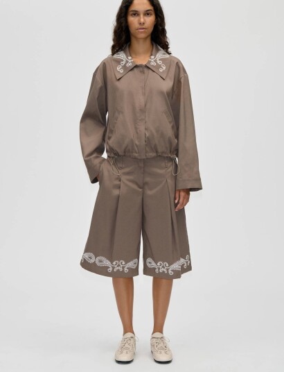 STINE GOYA Embroidered Canvas Pleated Eyelet Bermuda   Brown   XL