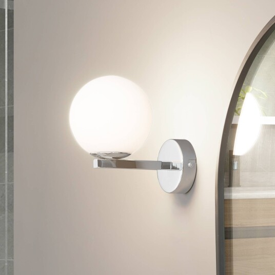 Lucande vegglampe Bidolo kromfarget glass Ø 12 cm IP44