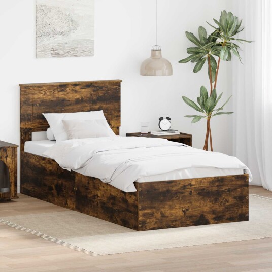  Sengestamme med hodegjerde Røkt eik 75 x 190 cm Konstruert tre
