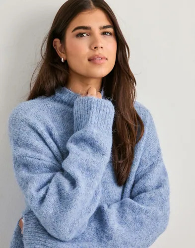 Neo Noir Blå Paulina Fluffy Knit Blouse