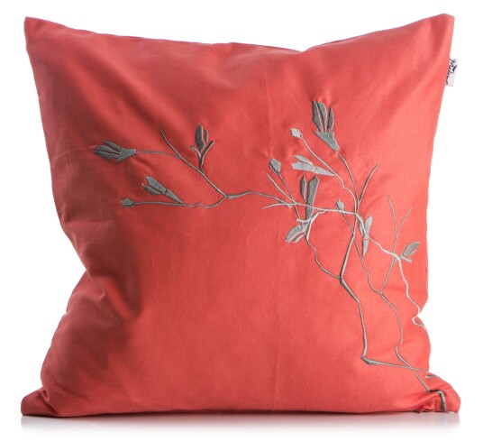 Madame® Pute m/dunfyll korall m/brodert blomsterranke 50x50cm