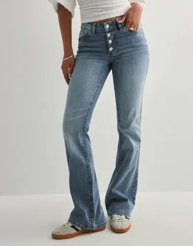 Nelly Blå Mid Waist Button Jeans
