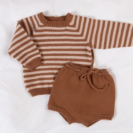 Bluum Strik Strikkesett Genser og bleiebukse striper - garnpakke i Bluum Soft Merino Ull Bluum Strik Strikkesett Genser og bleiebukse striper - garnpakke i Bluum Soft Merino Ull