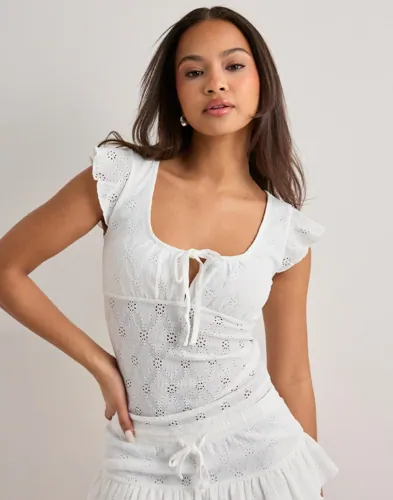 Nelly   Hvit   Broderie Anglais Top