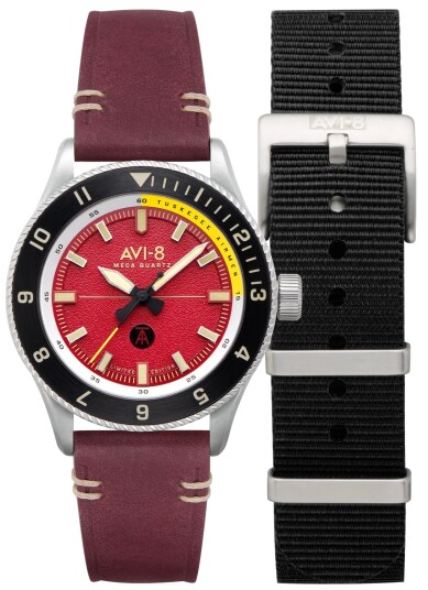 AVI 8 Herreklokke AV 4103 04 Flyboy Tuskegee Airmen Rød/Lær Ø40 mm AVI 8 Herreklokke AV 4103 04 Flyboy Tuskegee Airmen Rød/Lær Ø40 mm