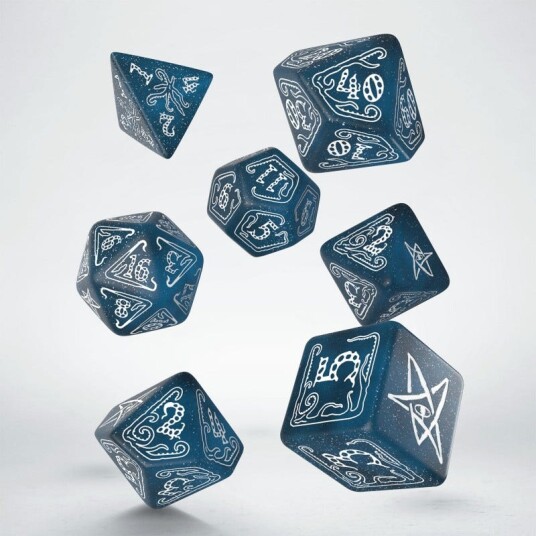 Call of Cthulhu Poly Abyssal Navy Blue /White (7) Terningsett, Call of Cthulhu RPG - Rollespill fra Outland Call of Cthulhu Poly Abyssal Navy Blue /White (7) Terningsett, Call of Cthulhu RPG - Rollespill fra Outland