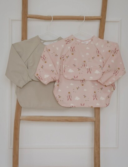 Fabelab Sleeve Bib 2 Pack Little Flyers A Beige ONE SIZE Fabelab Sleeve Bib 2 Pack Little Flyers A Beige ONE SIZE