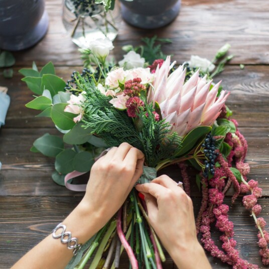 Kurs i borddekking og blomsterbinding