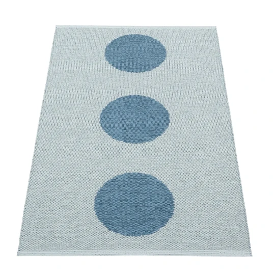 Pappelina Vera Pop teppe River Blue/Blue Fog 70 x 120cm Pappelina Vera Pop teppe River Blue/Blue Fog 70 x 120cm