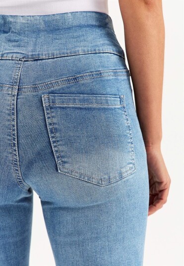 Superkomfortabel ankeljeans i denim Elin Superkomfortabel ankeljeans i denim Elin