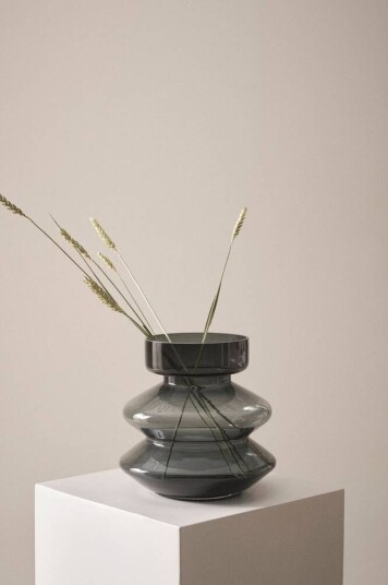 Jotex HAZE glassvase - høyde 22 cm Black mdf / metall 1630394-01-0 1630395-03-0
