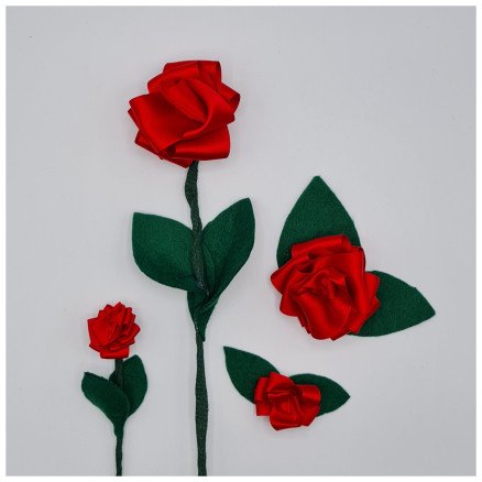 Brettede silkebåndblomster Student Rose av Rito Krea Blomster DIY guide Brettede silkebåndblomster Student Rose av Rito Krea Blomster DIY guide