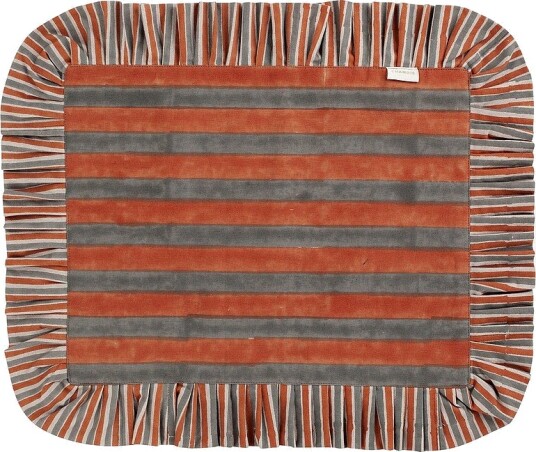 Chamois Bordservietter med volanger Jaipur STRIPE sett med 2 stk. Rød Chamois Bordservietter med volanger Jaipur STRIPE sett med 2 stk. Rød