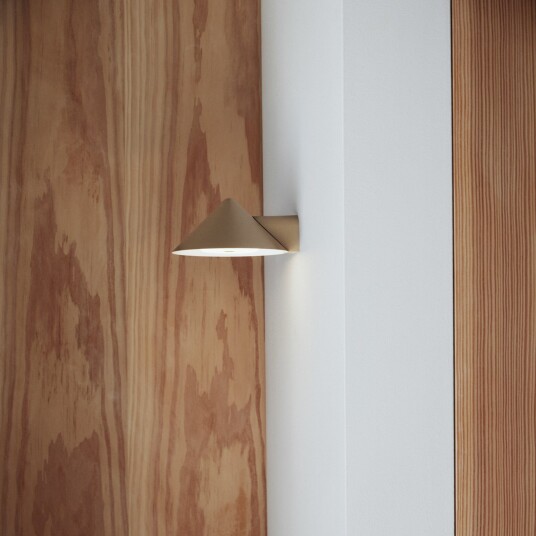 Vegglampe FRANDSEN Grasp dimmbar Beige Entré Metall Design 15 7.5 Beige Vegglampe FRANDSEN Grasp dimmbar Beige Entré Metall Design 15 7.5 Beige
