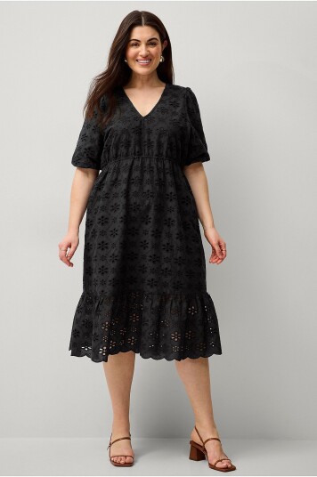 Ellos Plus collection Kjole med hullbroderier Svart