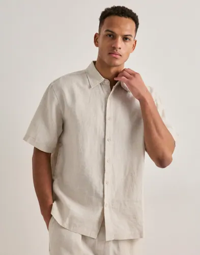 Que Sera Sera Louis Linen Shirt SS Linskjorter Beige Que Sera Sera Louis Linen Shirt SS Linskjorter Beige