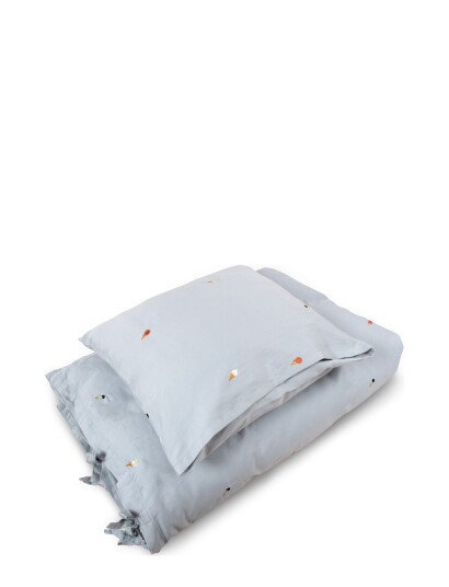 Filibabba Junior Bedlinen – Embroidered Cool Summer Design – Pearl - Blue - 100X140CM;40X45CM Filibabba Junior Bedlinen – Embroidered Cool Summer Design – Pearl - Blue - 100X140CM;40X45CM