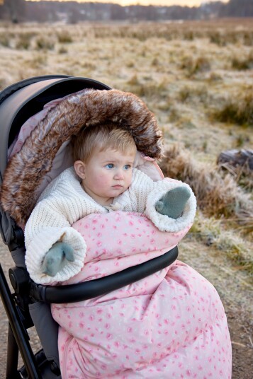 Petite Chérie Essence Vognpose Med Dun Pink