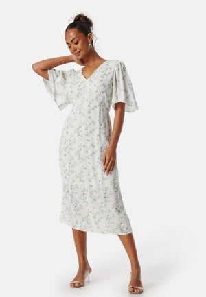 Pieces Pckary SS V-Neck midi dress White/Floral S Pieces Pckary SS V-Neck midi dress White/Floral S