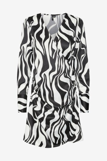 Vero Moda Curve Omslagskjole vmcMerle LS Short Dress Wvn Cur Svart