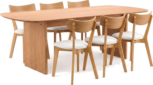 Alma spisegruppe 220 cm rektangulær i eik med 6 Amelia spisestoler med pute Eik/beige