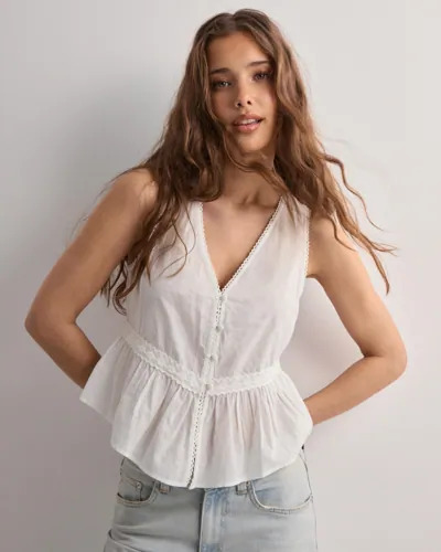 Nelly Hvit Effortless Lace Top