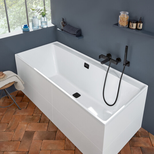 VILLEROY & BOCH COLLARO BADEKAR 160X75 FOR INNBYGGING MED AVLØPSSETT I MATT SORT