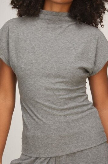 Hunkemöller Topp med korte ermer og ribbet mockneck Grå