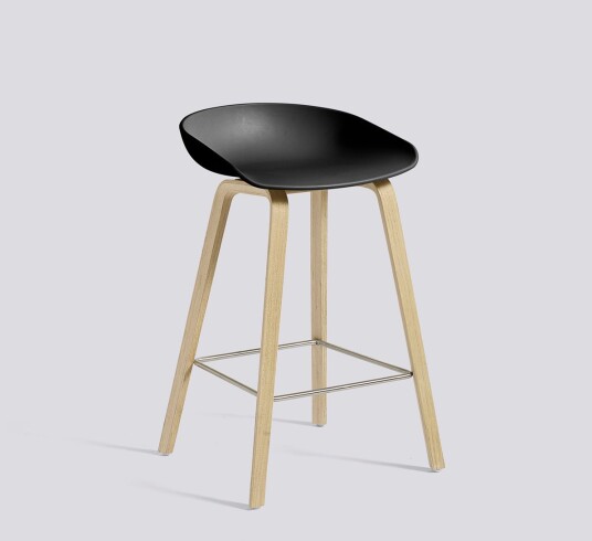Hay AAS32 barstol 65 cm såpebehandlet eik sort