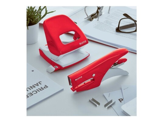 Leitz Wow Stifttang 15 Ark / 1.5 Mm No.8 6/4 Metall Rød Leitz Wow Stifttang 15 Ark / 1.5 Mm No.8 6/4 Metall Rød