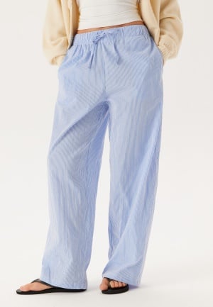 ONLY Onlaugusta Pant Cloud Dancer Stripes:blue Stri XS ONLY Onlaugusta Pant Cloud Dancer Stripes:blue Stri XS