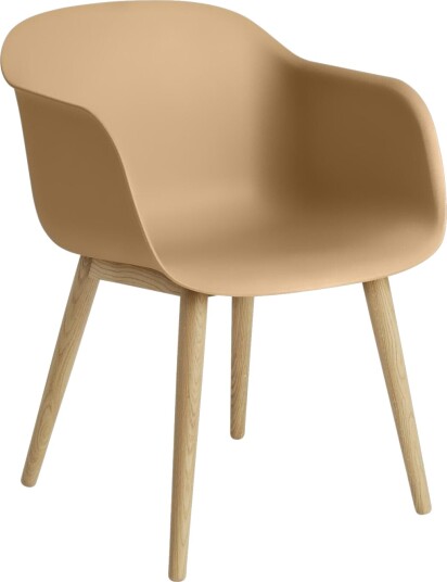 Muuto Fiber Spisestol med Armlener og Base Oker/eik