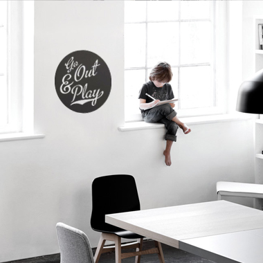 Go Out & Play wallsticker av Alan Smithee, 38x38 cm