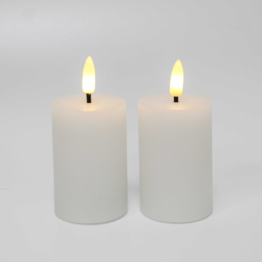 Ledlife LED Blokklys 2 stk flammeeffekt hvit 7,5cm høy Ø5cm fungerer med fjernkontroll ekte stearin Ledlife LED Blokklys 2 stk flammeeffekt hvit 7,5cm høy Ø5cm fungerer med fjernkontroll ekte stearin