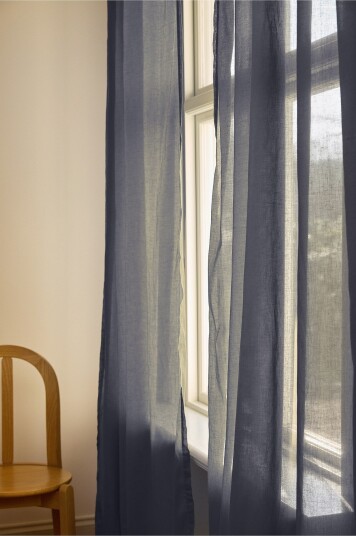 Jotex Voilegardin 2 pakke Mørk blå CORINNE Kjøp Multifunksjonsgardiner hos Jotex Jotex Voilegardin 2 pakke Mørk blå CORINNE Kjøp Multifunksjonsgardiner hos Jotex
